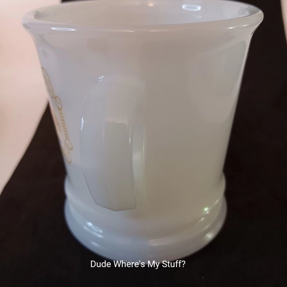 VINTAGE AVON MILK GLASS LOCOMOTIVE COFFEE/TEA MUG - HOLDS 8 OUNCES - Picture 5 of 5